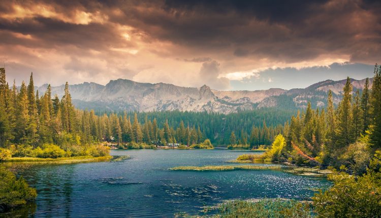 পাহাড় আর লেক এক অসাধারণ প্রাকৃতিক দৃশ্য 8