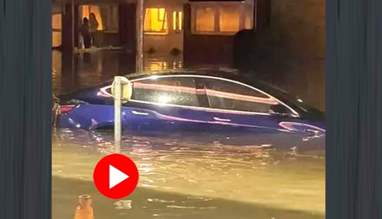 কোটি টাকার ফ্ল্যাটের সামনে এক ‘সমুদ্র’: বৃষ্টির পানিতে ভাসছে লাখ টাকার গাড়ি! 1 কোটি টাকার ফ্ল্যাটের সামনে এক ‘সমুদ্র’: বৃষ্টির পানিতে ভাসছে লাখ টাকার গাড়ি! 1