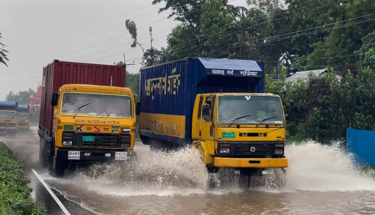 বর্ষার পানিও যখন প্রতিযোগিতা ঠেকাতে পারে না 1 বর্ষার পানিও যখন প্রতিযোগিতা ঠেকাতে পারে না 1