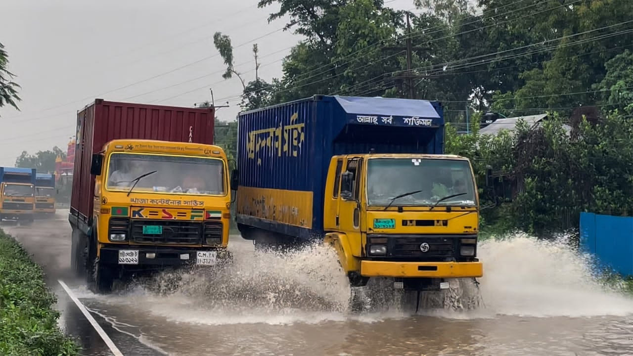 বর্ষার পানিও যখন প্রতিযোগিতা ঠেকাতে পারে না 1