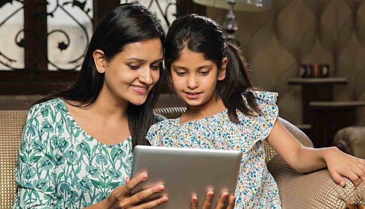 সন্তানকে প্রযুক্তির ভালোমন্দ বোঝানোর জন্য বাবা-মাকে শিখতে হবে ডিজিটাল পেরেন্টিং 1 সন্তানকে প্রযুক্তির ভালোমন্দ বোঝানোর জন্য বাবা-মাকে শিখতে হবে ডিজিটাল পেরেন্টিং 1