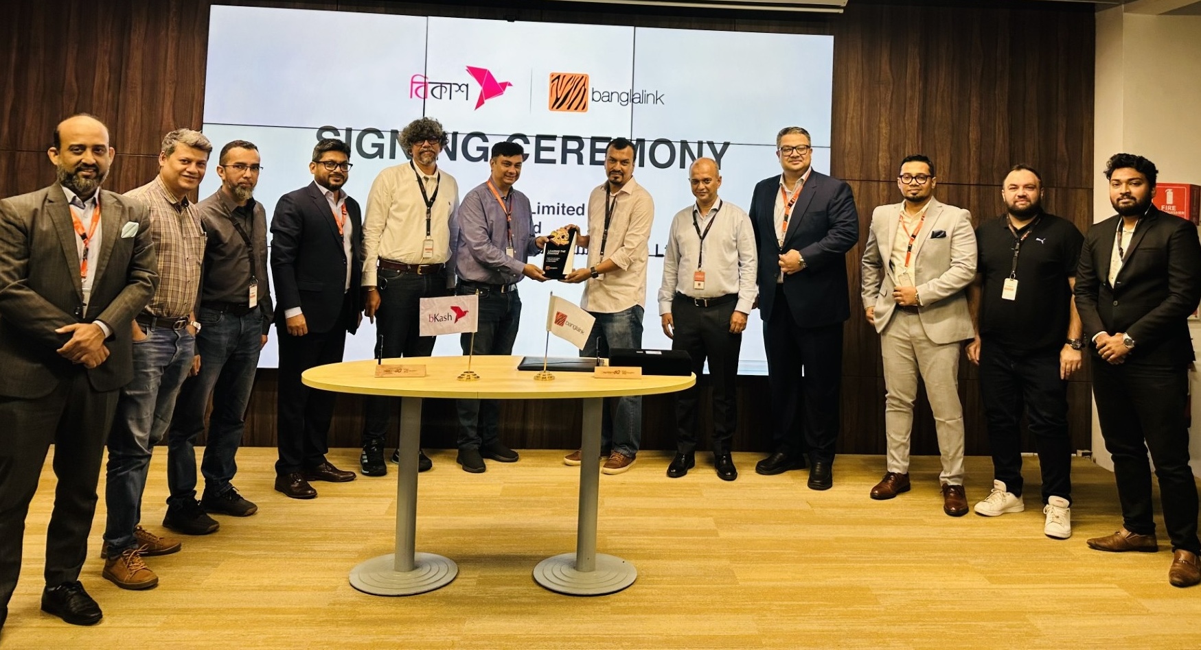 দেশজুড়ে ডিজিটাল অন্তর্ভুক্তি এবং সেবার সুযোগ বৃদ্ধিতে বাংলালিংক ও বিকাশ-এর অংশীদারিত্ব 1 দেশজুড়ে ডিজিটাল অন্তর্ভুক্তি এবং সেবার সুযোগ বৃদ্ধিতে বাংলালিংক ও বিকাশ-এর অংশীদারিত্ব 1