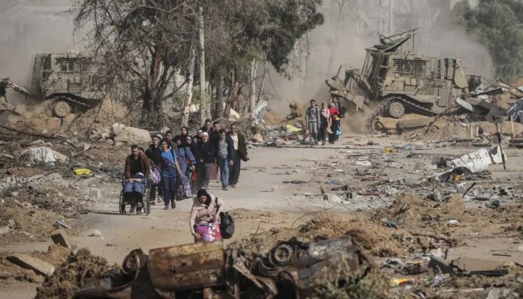 ওয়েস্টার্ন ওয়ালসহ ইহুদি উপাসনালয়ের দেওয়ালে লেখা: ‘গাজায় গণহত্যা চলছে’ 1
