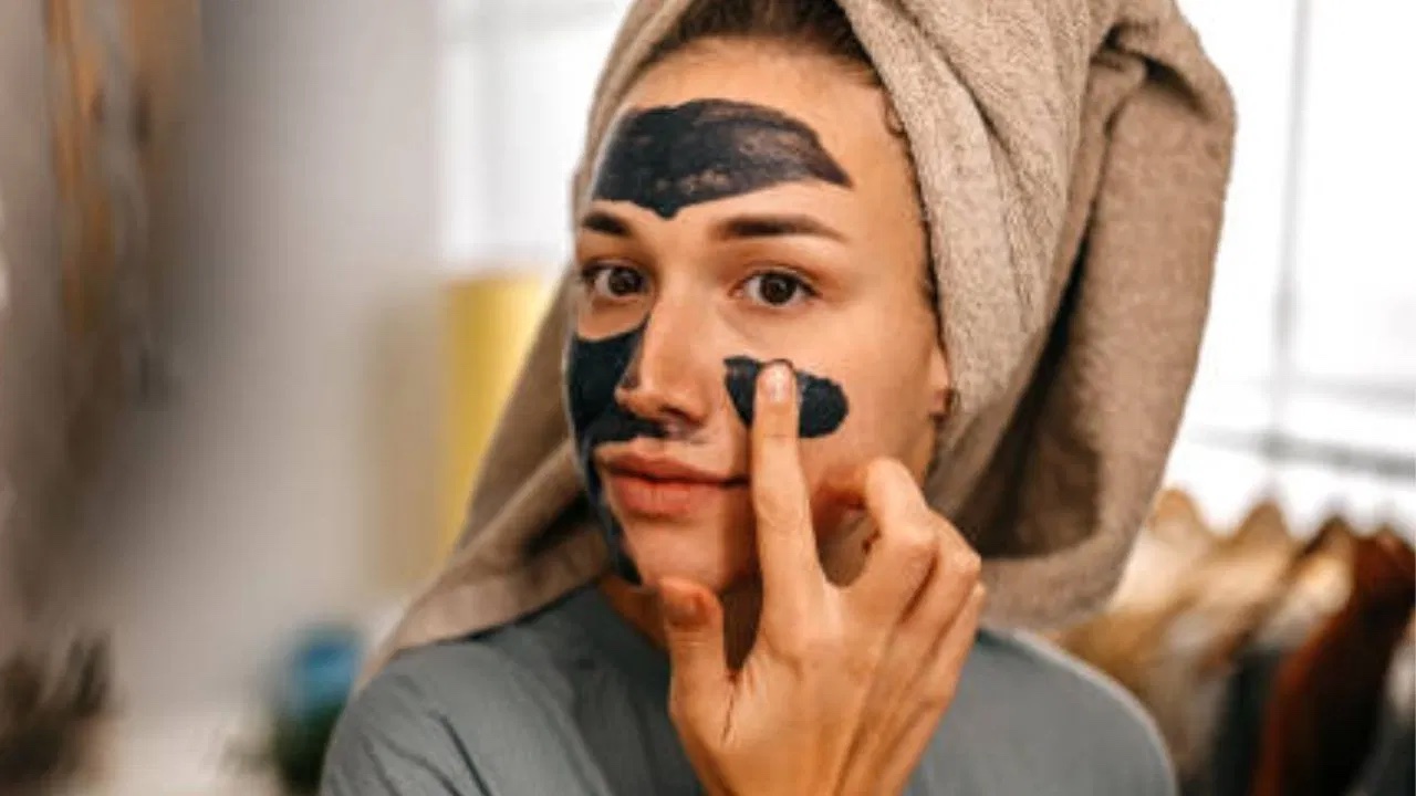 এই কালো গুঁড়ো মুখে মাখলেই রাতারাতি ফিরবে ত্বকের জেল্লা! 4
