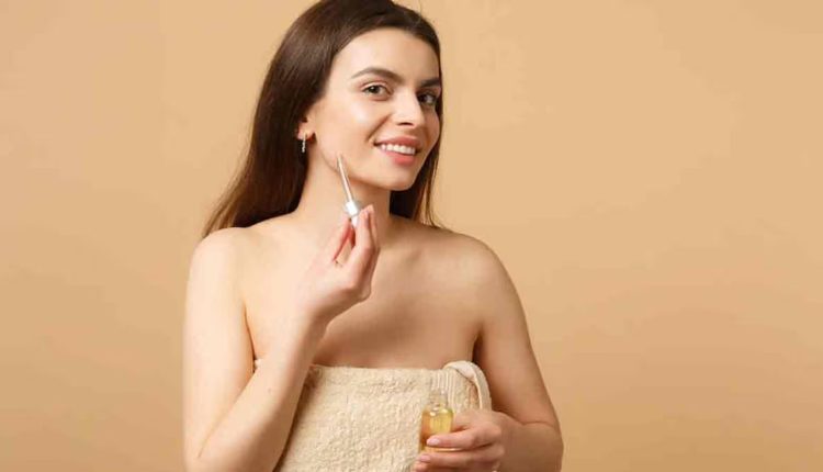 রাতে ত্বকে নারকেল তেল মেখে ঘুমোলে কী উপকার পাবেন? 1 রাতে ত্বকে নারকেল তেল মেখে ঘুমোলে কী উপকার পাবেন? 1