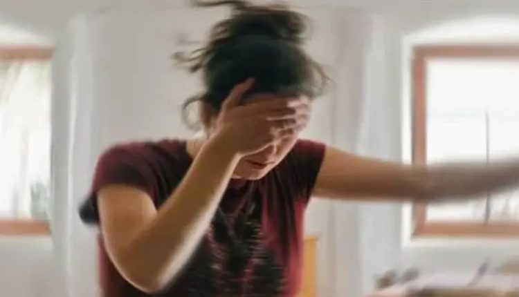 প্রায়শই মাথা ঘুরে চোখে অন্ধকার দেখছেন? এটি কী বড় কোনও রোগের পূর্বাভাস? 1 প্রায়শই মাথা ঘুরে চোখে অন্ধকার দেখছেন? এটি কী বড় কোনও রোগের পূর্বাভাস? 1