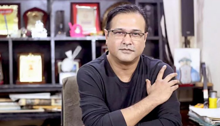 আসিফের ক্ষোভ: ‘ঐ চেয়ার নির্লজ্জদের জন্যই’ 1 আসিফের ক্ষোভ: ‘ঐ চেয়ার নির্লজ্জদের জন্যই’ 1