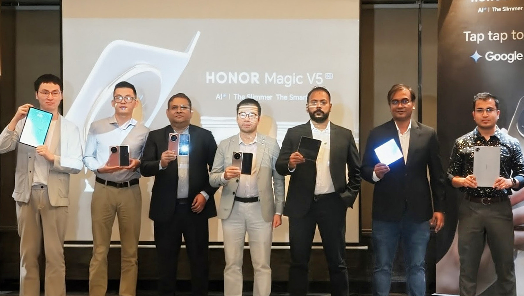 দেশের বাজারে বিশ্বের সবচেয়ে পাতলা ফোল্ডেবল ফোন ‘ম্যাজিক ভি৫’ নিয়ে এলো অনার 6