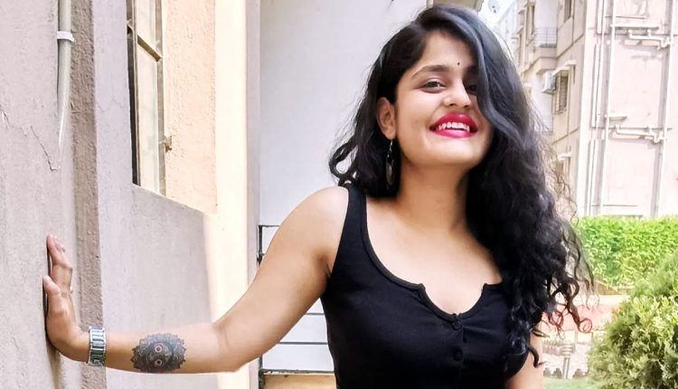 নজরের ভয়ে প্রেমিককে লুকিয়ে রাখেন ‘মা’ এর ঝিলিক 1 নজরের ভয়ে প্রেমিককে লুকিয়ে রাখেন ‘মা’ এর ঝিলিক 1