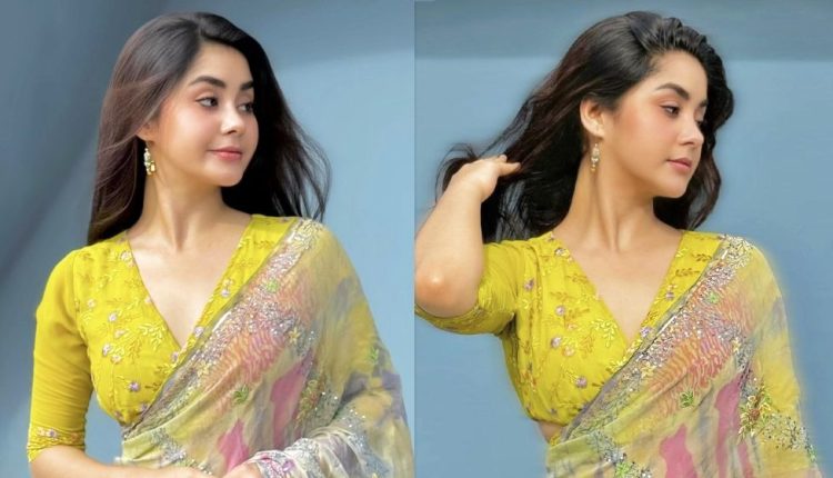 শাড়িতে মুগ্ধতা ছড়ালেন অভিনেতা তাহসান খানের পত্নী রোজা 1 শাড়িতে মুগ্ধতা ছড়ালেন অভিনেতা তাহসান খানের পত্নী রোজা 1