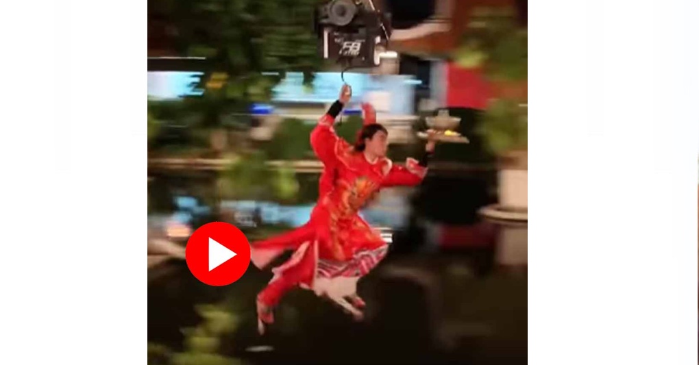 সময় বাঁচাতে গ্রাহকদের কাছে ‘উড়ে উড়ে’ খাবার পৌঁছে দিচ্ছেন রেস্তরাঁকর্মী [ভিডিও] 16