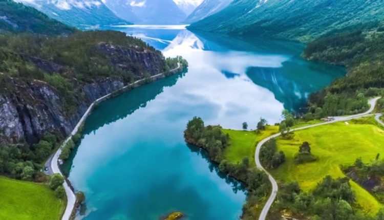 পাহাড় আর লেক: এক অসাধারণ প্রাকৃতিক দৃশ্য 1 পাহাড় আর লেক: এক অসাধারণ প্রাকৃতিক দৃশ্য 1