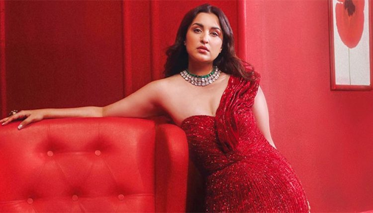 পরিণীতি চোপড়া এবার ভক্তদের জন্য সুখবর দিলেন 1 পরিণীতি চোপড়া এবার ভক্তদের জন্য সুখবর দিলেন 1