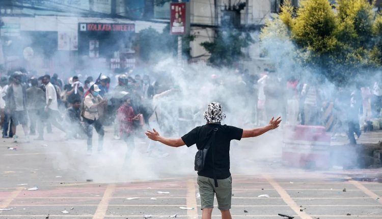 রক্তক্ষয়ী বিক্ষোভে উত্তাল নেপাল: অবশেষে সোশ্যাল মিডিয়ার নিষেধাজ্ঞা প্রত্যাহার 2