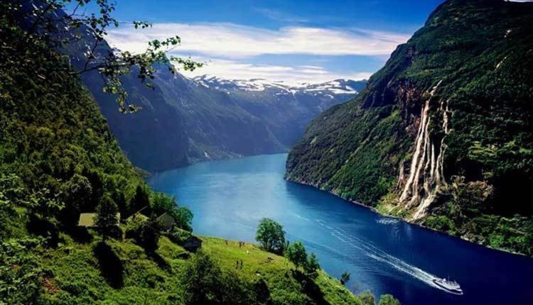 নরওয়ের জেইরেঞ্জারফোর্ড: এক প্রাকৃতিক সৌন্দর্যের লীলাভূমি 1 নরওয়ের জেইরেঞ্জারফোর্ড: এক প্রাকৃতিক সৌন্দর্যের লীলাভূমি 1