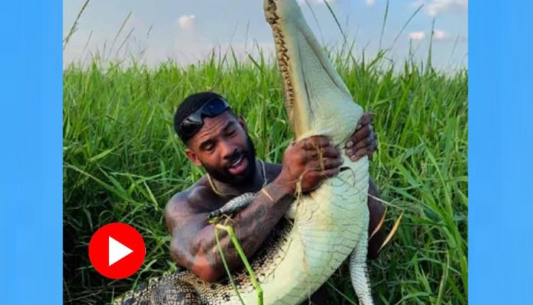 খালি হাতে চেপে ধরলেন হিংস্র সরীসৃপ কুমিরের গলা! 1 খালি হাতে চেপে ধরলেন হিংস্র সরীসৃপ কুমিরের গলা! 1