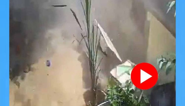 সিলিন্ডার বিস্ফোরণে তছনছ আস্ত এক বাড়ি! [ভিডিও] 1