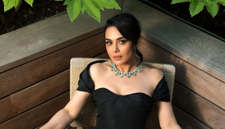 আন্ডারওয়ার্ল্ড ডনের হুমকি একাই লড়েছিলেন যে অভিনেত্রী 1 আন্ডারওয়ার্ল্ড ডনের হুমকি একাই লড়েছিলেন যে অভিনেত্রী 1