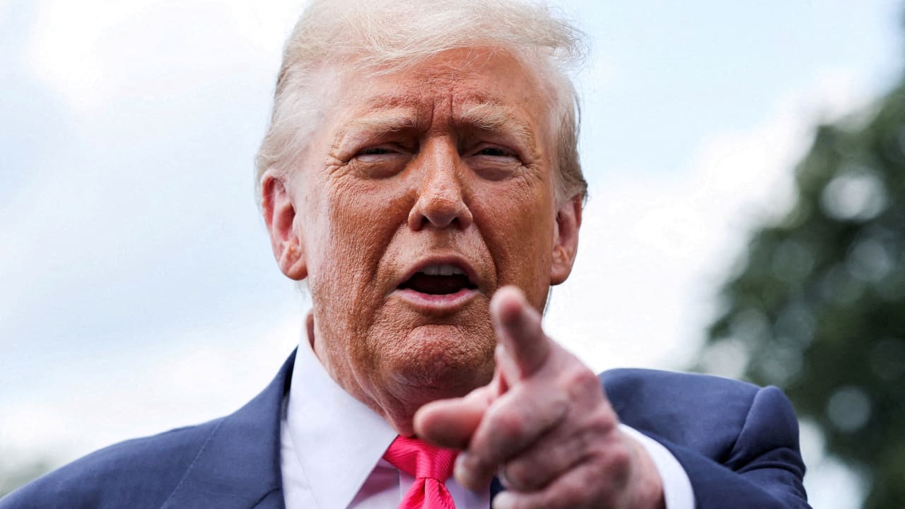 হামাসকে ‘শেষবারের মতো সতর্ক’ করলেন ডোনাল্ড ট্রাম্প 10