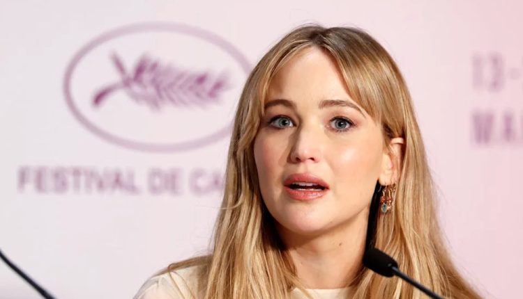 তরুণরা মনে করে রাজনীতিতে কোনো সততা নেই: জেনিফার লরেন্স 1 তরুণরা মনে করে রাজনীতিতে কোনো সততা নেই: জেনিফার লরেন্স 1