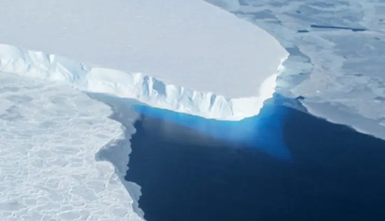 জলবায়ুতে বিপদের সংকেত: বিশ্বের সবচেয়ে বড় বরফচাঁই ভেঙে গেলো! 1 জলবায়ুতে বিপদের সংকেত: বিশ্বের সবচেয়ে বড় বরফচাঁই ভেঙে গেলো! 1