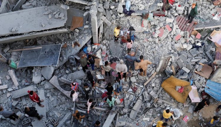 যুদ্ধবিরতি লঙ্ঘন করে গাজায় ইসরায়েলি হামলায় ১১ ফিলিস্তিনি নিহত 1 যুদ্ধবিরতি লঙ্ঘন করে গাজায় ইসরায়েলি হামলায় ১১ ফিলিস্তিনি নিহত 1