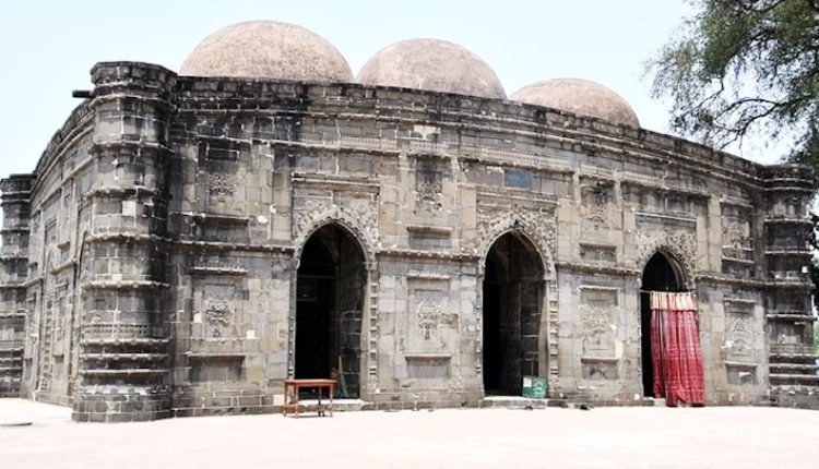 নওগাঁর ঐতিহাসিক কুসুম্বা মসজিদ 8