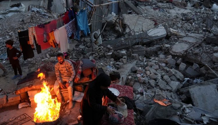 গাজায় তীব্র শীতে ভয়াবহ পরিস্থিতির শঙ্কা 1 গাজায় তীব্র শীতে ভয়াবহ পরিস্থিতির শঙ্কা 1