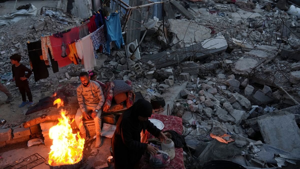 গাজায় তীব্র শীতে ভয়াবহ পরিস্থিতির শঙ্কা 34