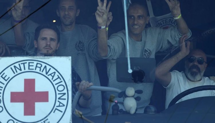 ইসরায়েল থেকে মুক্তি পেয়েও নির্বাসনে ১৫৪ জন! 1