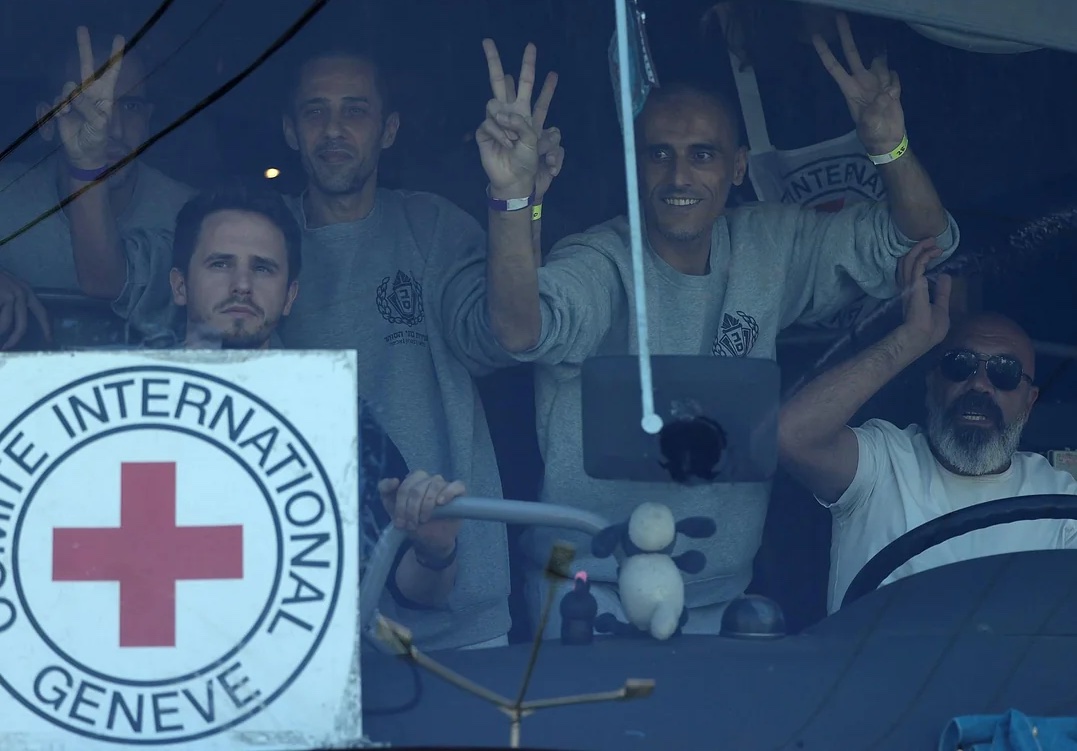 ইসরায়েল থেকে মুক্তি পেয়েও নির্বাসনে ১৫৪ জন! 1