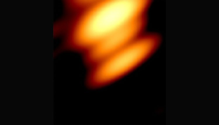 পাশদিয়ে প্রদক্ষিণ করা দুটি ব্ল্যাকহোলের ছবি তুলেছেন বিজ্ঞানীরা 1