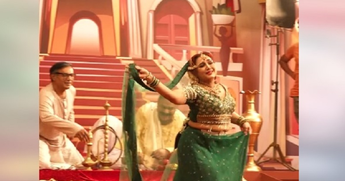 এক যুগ পর চলচ্চিত্রে ফিরেই আইটেম গানে নাচলেন পলি 17