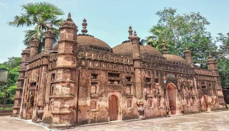 ফেনির ঐতিহাসিক চাঁদগাজী ভূঁইয়ার মসজিদ 1 ফেনির ঐতিহাসিক চাঁদগাজী ভূঁইয়ার মসজিদ 1