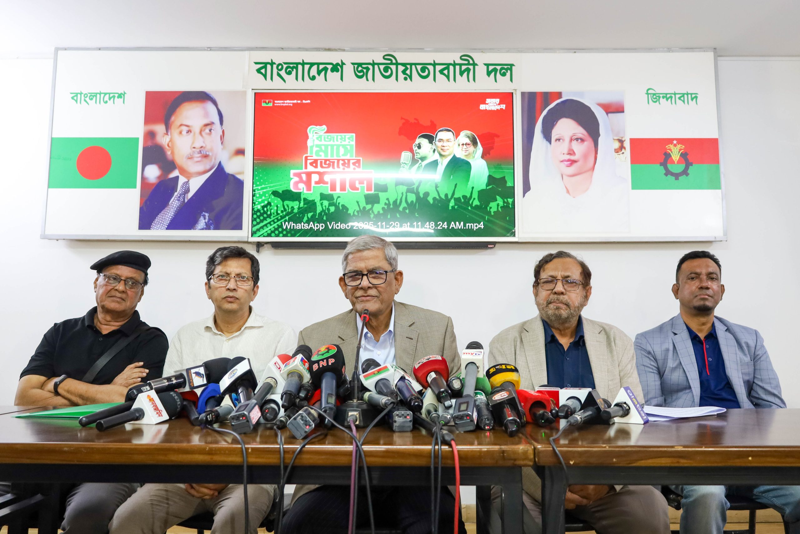 বিএনপির সংবাদ সম্মেলন: বিজয়ের মাসে দেশজুড়ে ১৬ দিনব্যাপী বিজয়ের মশালযাত্রা কর্মসূচির ঘোষণা 1