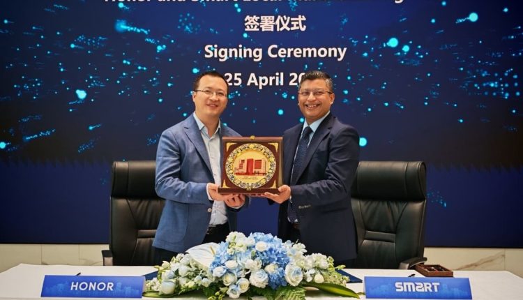 বাংলাদেশে উৎপাদন শুরু করতে যাচ্ছে এআই প্রযুক্তি ব্র্যান্ড অনার দেশে উদ্ভাবনের নতুন যুগের সূচনা 1 বাংলাদেশে উৎপাদন শুরু করতে যাচ্ছে এআই প্রযুক্তি ব্র্যান্ড অনার দেশে উদ্ভাবনের নতুন যুগের সূচনা 1