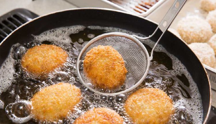 তেল দিয়ে তৈরি ভাজা–পোড়া এড়িয়ে চলবেন কেনো? 1