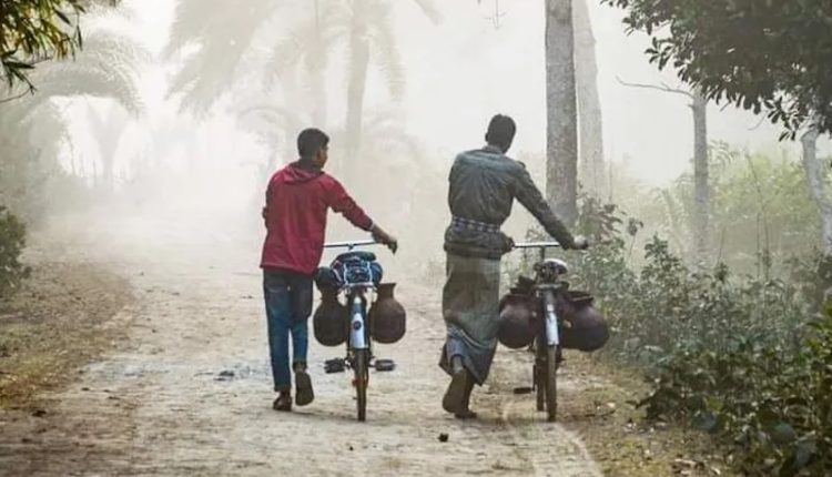 গাছিদের রস সংগ্রহের দৃশ্য 1 গাছিদের রস সংগ্রহের দৃশ্য 1