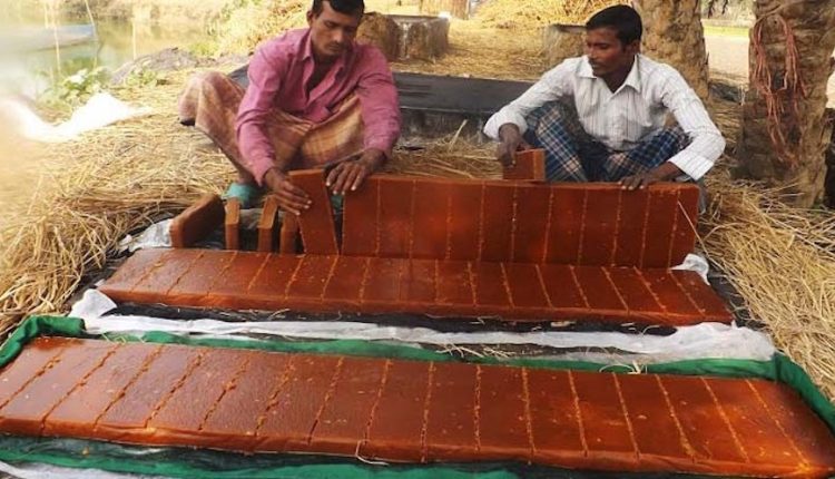 শীতকালে খেজুরের গুড়ের কদর 1