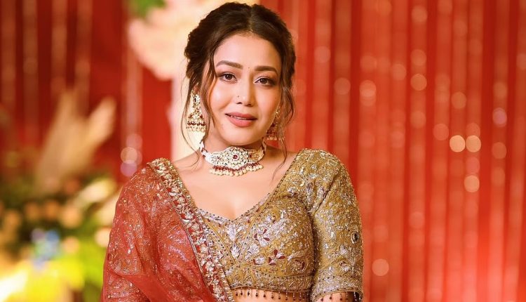 বিতর্কের পর ‘সব ছাড়া’র ঘোষণা গায়িকা নেহা কক্করের 1 বিতর্কের পর ‘সব ছাড়া’র ঘোষণা গায়িকা নেহা কক্করের 1