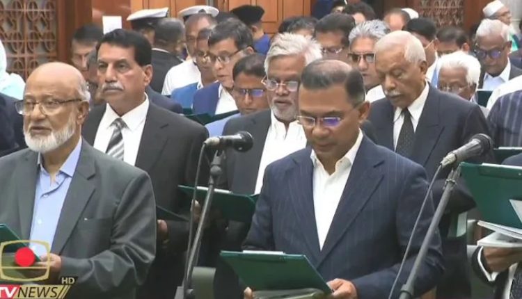 ত্রয়োদশ জাতীয় সংসদের নবনির্বাচিত সংসদ সদস্যদের শপথ পড়ালেন সিইসি 1