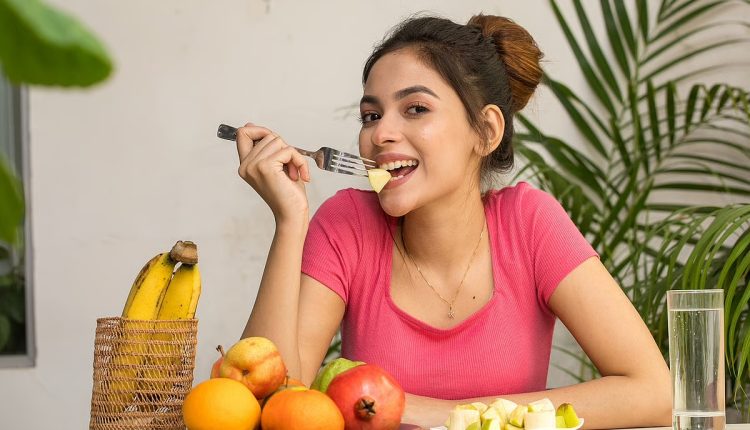 সুস্থ থাকতে হলে কী ধরনের খাবার খেতে হবে? 1