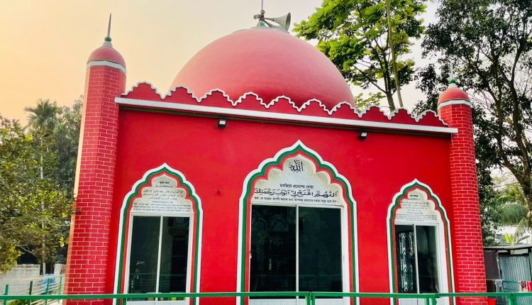 সিরাজগঞ্জের ঐতিহাসিক লাল মসজিদ 1 সিরাজগঞ্জের ঐতিহাসিক লাল মসজিদ 1