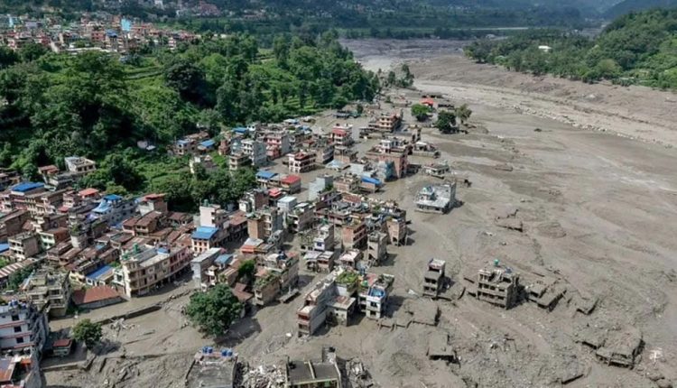 নেপালের ভয়াবহ বিপর্যয়: মুহূর্তের বন্যায় তছনছ জীবন 1 নেপালের ভয়াবহ বিপর্যয়: মুহূর্তের বন্যায় তছনছ জীবন 1