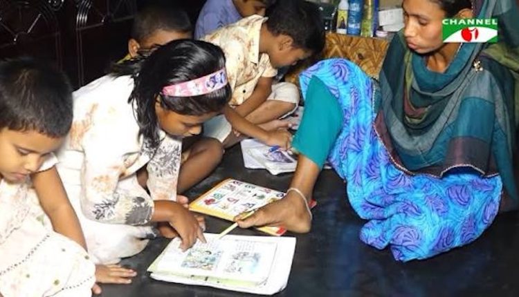 কলকাতার ফিল্ম ফেস্টিভ্যালে অ্যাওয়ার্ড পেলো চ্যানেল আইয়ের তথ্যচিত্র ‘পায়ের ছাপ’ 1 কলকাতার ফিল্ম ফেস্টিভ্যালে অ্যাওয়ার্ড পেলো চ্যানেল আইয়ের তথ্যচিত্র ‘পায়ের ছাপ’ 1