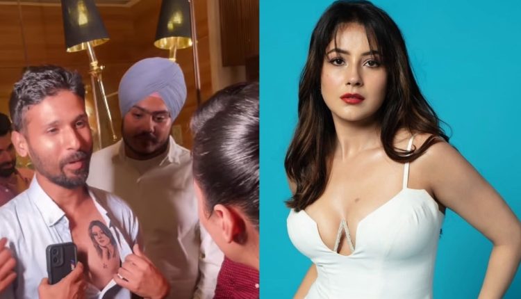 ভক্তের বুকে নিজের চেহারা দেখে অবাক হলেন শেহনাজ গিল 1 ভক্তের বুকে নিজের চেহারা দেখে অবাক হলেন শেহনাজ গিল 1